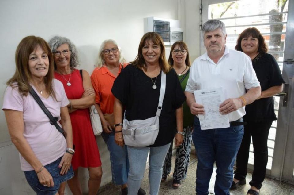 Presentación de reclamos y firmas en La Caja