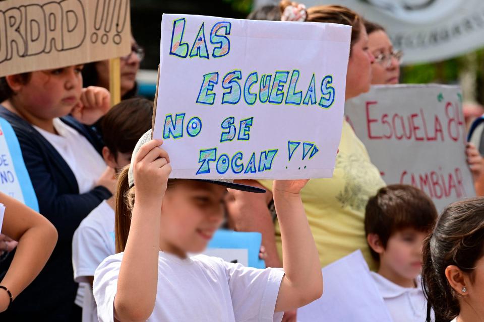 Con nuestras alumnas y nuestros alumnos NO