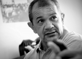 El gobernador actúa como candidato